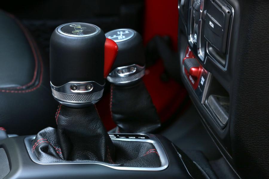 Детали интерьера Jeep Wrangler Unlimited Rubicon (JL) 2018 года  (EU) (фото 4 из 46)